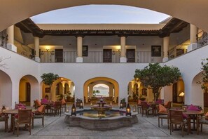Outdoor dining - Beachfront Golf & Spa Paradise at Casa Del Mar (San Jose del Cabo)