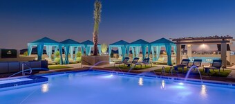 Rooftop Pool-Close 2 Shops-Dining-C4419