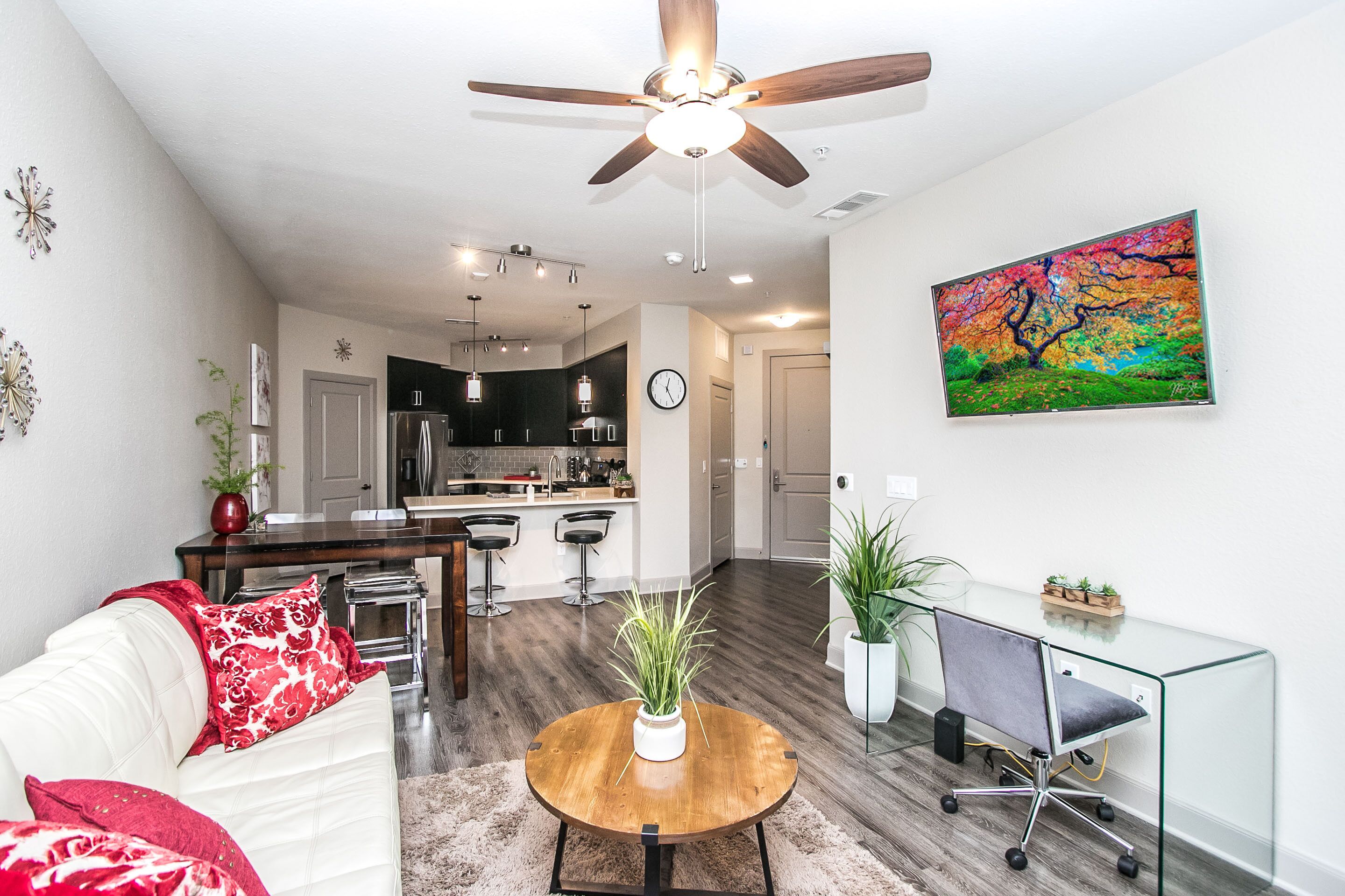 Rooftop Pool-Close 2 Shops-Dining-C4419