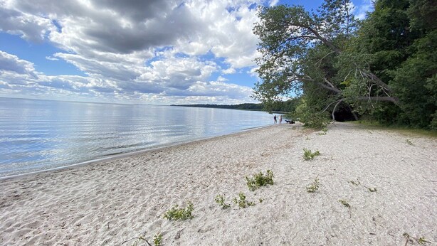 A beach with a sandy shore, a clear sky, and a calm sea. - #K01 Pure relaxation! Bungalow in Inselglück Usedom (Kamminke)