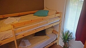 A bunk bed room with a window and a plant. - #K01 Pure relaxation! Bungalow in Inselglück Usedom (Kamminke)
