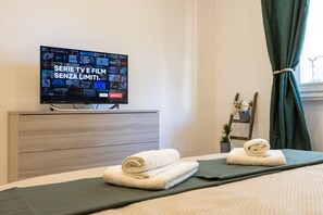 2 bedrooms, iron/ironing board, WiFi, bed sheets - Green Pearl ☆☆☆☆☆ - Apartment 100 mt from the lake (Arona)