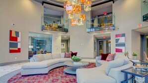 Interior - Rooftop Pool-Walk 2 shops-Dining-C4404 (Scottsdale)