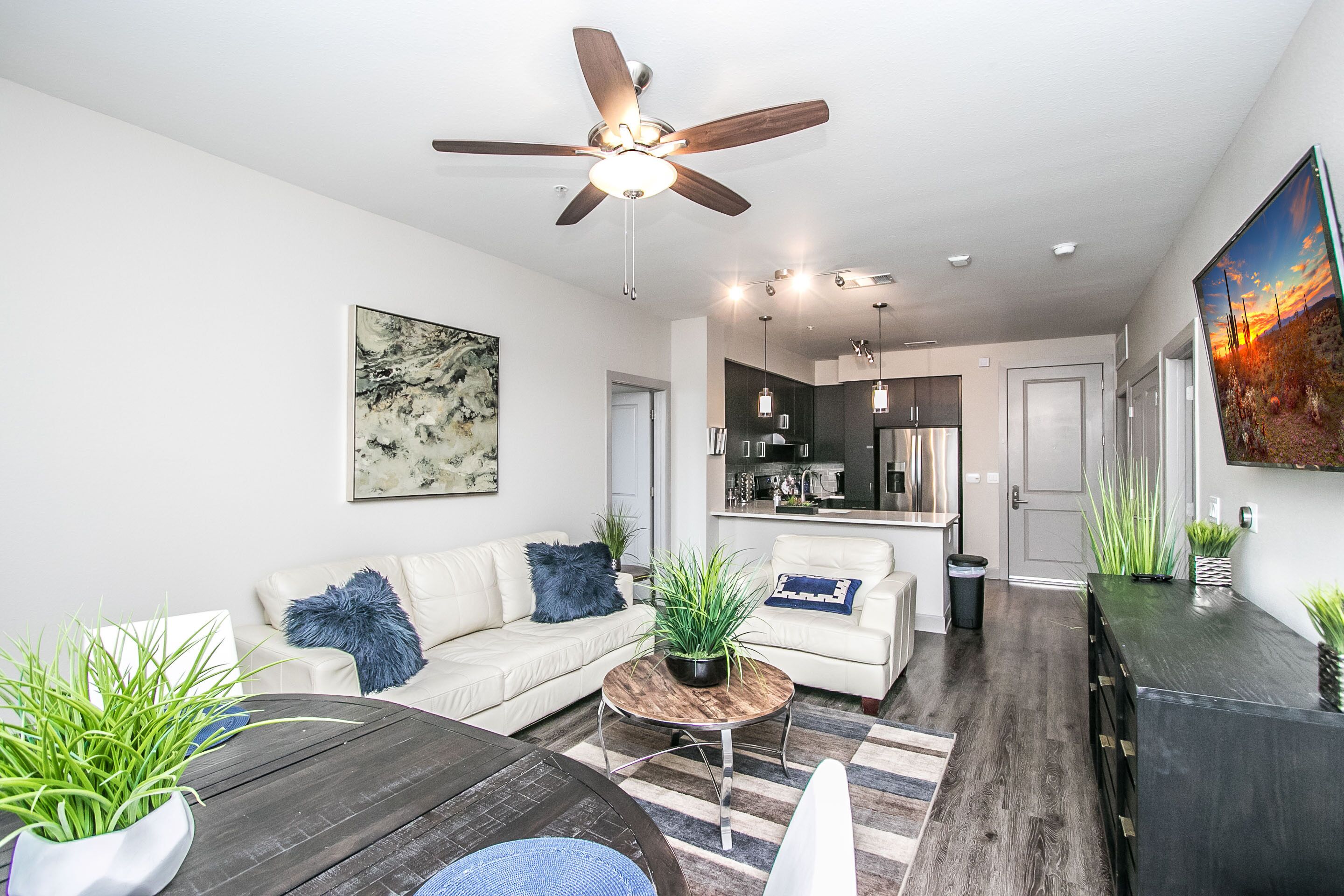 Rooftop Pool-Walk 2 shops-Dining-C4404