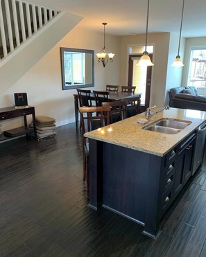 Interior - Deluxe 2 floor Lakefront Condo with Pool (West Kelowna)