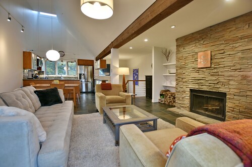 Beaver Valley Chalet with Breathtaking Views.