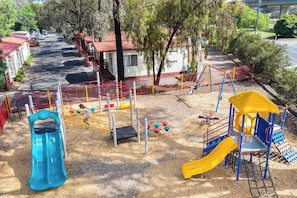 Área de juegos infantiles al aire libre