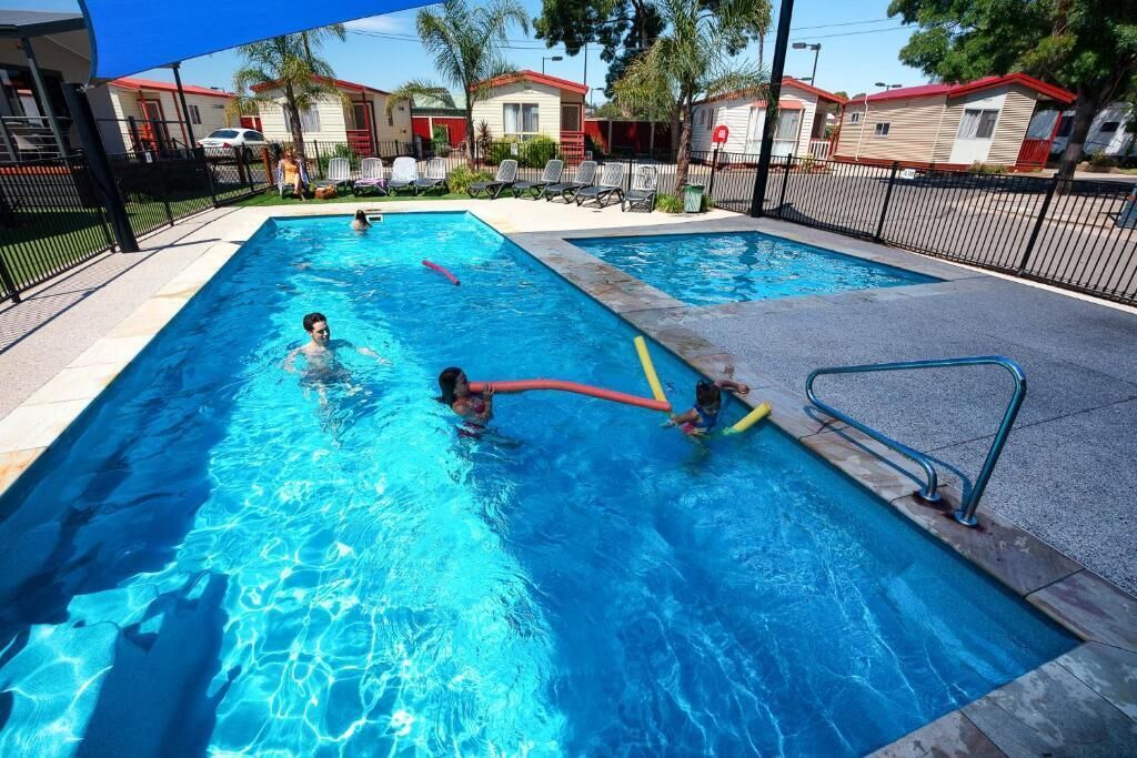 2 outdoor pools