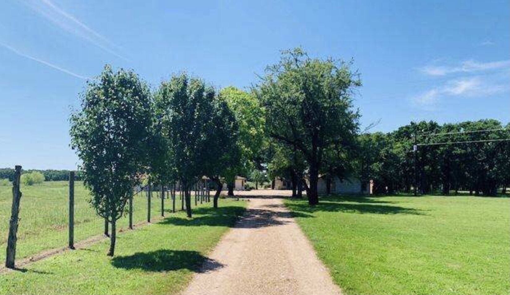 A true elegant, peaceful getaway, Close to Waco, Magnolia Silos and Waco