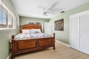 Room - Beautifully Renovated Pooled Home in Highly Desireable Neighborhood (West Palm Beach)