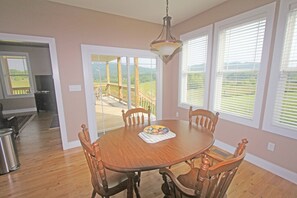 Dining - Mountain Views & Tranquil Surroundings.  Hot Tub! (Fletcher)