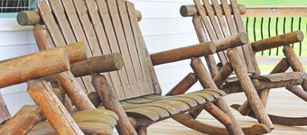 Mountain Views & Tranquil Surroundings.  Hot Tub!