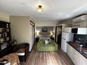 電視、DVD 播放機、書籍、影像庫