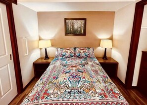 1 bedroom, free WiFi, bed sheets - Blue Mountains studio, wild native garden full of birds, week-long stay 30% off (Hazelbrook)