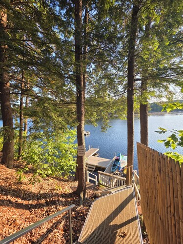 Private lakeside home with 2 private docks, hot tub, bball hoop, H2o activities