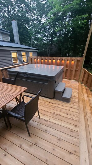 Outdoor dining - Private lakeside home with 2 private docks, hot tub, bball hoop, H2o activities (Shapleigh)