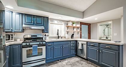 Secluded lakeside home with 2 private docks, hot tub, bball hoop, H2o activities