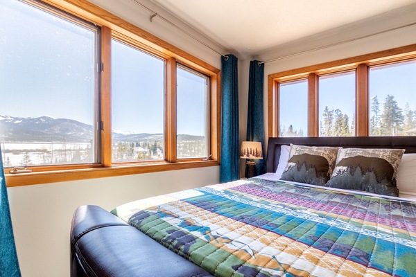 4 bedrooms, travel crib, free WiFi, bed sheets