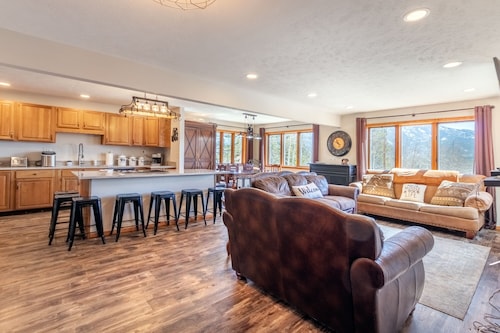 Large Grand Lake house with amazing views of Shadow Mountain Lake!