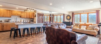 Large Grand Lake house with amazing views of Shadow Mountain Lake!