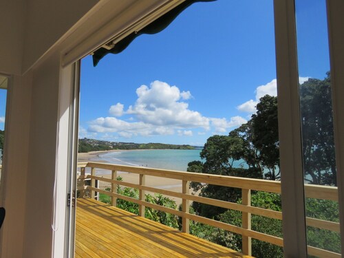 Kotare Kottage - Beachfront Escape