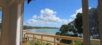 Kotare Kottage - Beachfront Escape