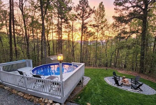 Pool & Hot Tub, Large Hillside Family Retreat !