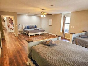 5 dormitoris, escriptori i planxa i posts de planxar 