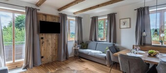 Apartment "Beim Nik with Wanderreitstation" with Mountain View & Balcony