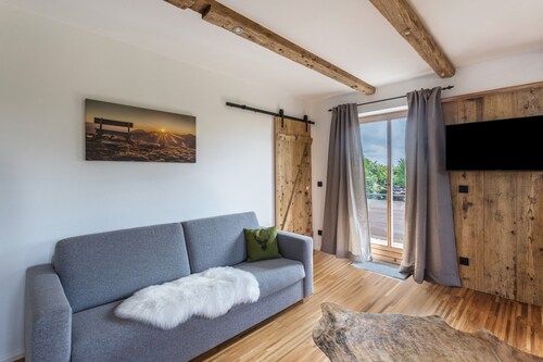 Apartment "Beim Nik with Wanderreitstation"  with Mountain View & Balcony