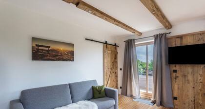 Apartment "Beim Nik with Wanderreitstation" with Mountain View & Balcony