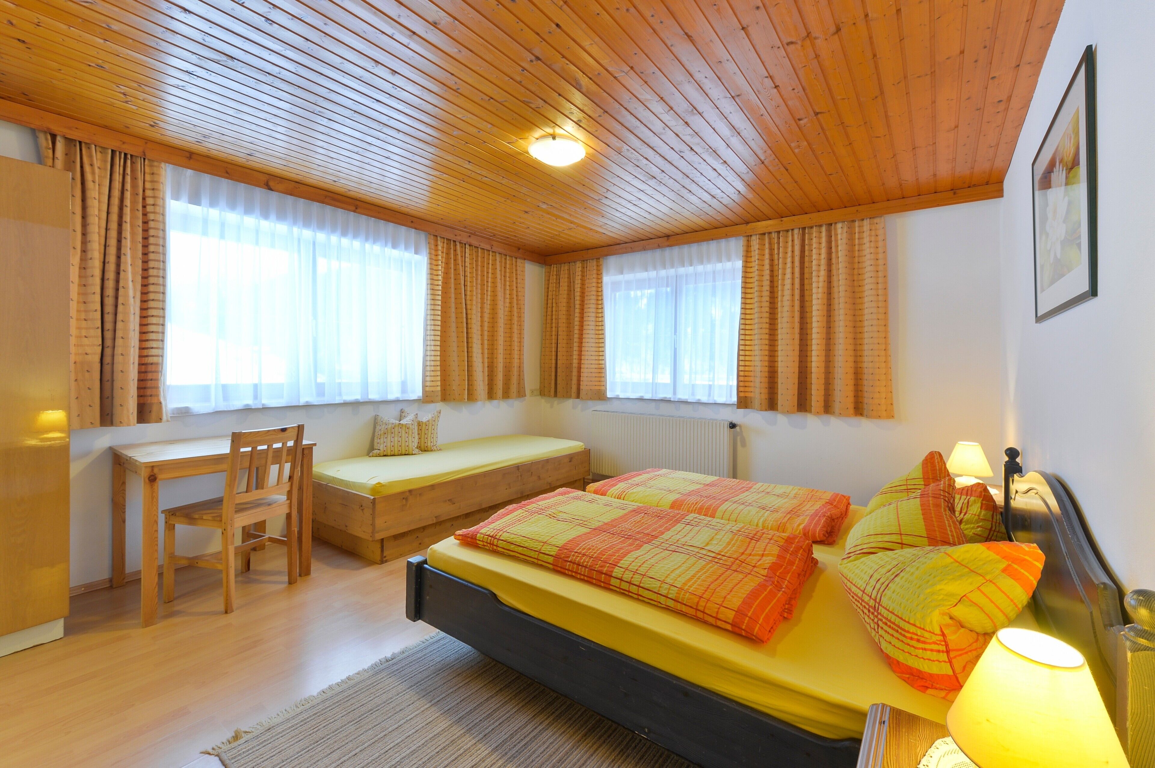 10 bedrooms, free WiFi, bed sheets