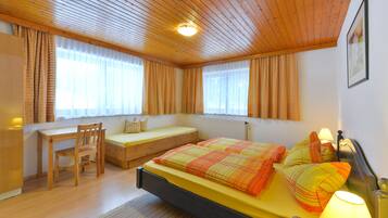 10 bedrooms, free WiFi, bed sheets