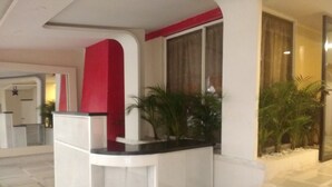 Reception - Hotel HCR Normandía (Bogotá)