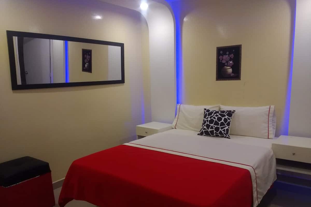 Deluxe Single Room | Free WiFi, bed sheets
