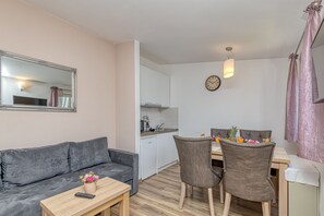 TV - Apartment Antonia 220m from the beach, Okrug Gornji, Croatia (Okrug Gornji)