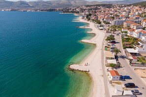 Una playa cerca