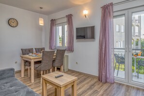 Flat-screen TV - Apartment Gabriel 220m from the beach, Okrug Gornji, Croatia (Okrug Gornji)