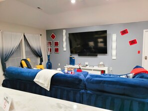 Smart TV, fireplace