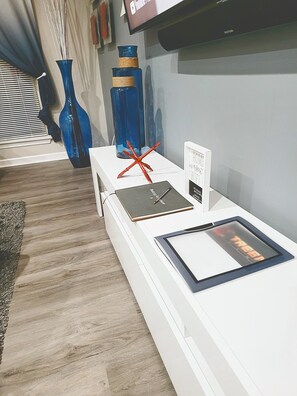 Interior - Unwind and Relax with us. No deposit! (stockbridge)