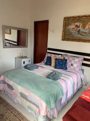 1 bedroom, free WiFi, bed sheets - Charming place, suite with fireplace. (RJ)