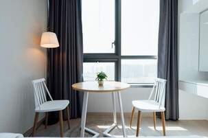 家庭双床房 | 遮光窗帘、免费 WiFi、床单