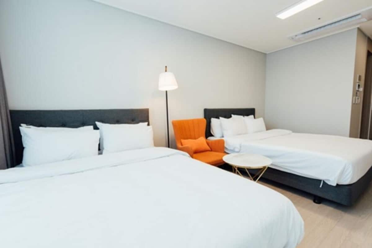 Family Double Room | Blackout drapes, free WiFi, bed sheets