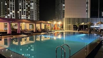 Seasonal outdoor pool, pool cabanas (surcharge), pool umbrellas