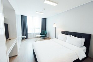 디럭스 더블룸 | 암막 커튼, 무료 WiFi, 침대 시트