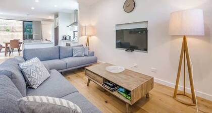 Yallingup Lagoon Beach House—A Spectacular Getaway