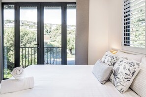 5 bedrooms, desk, iron/ironing board, WiFi - Yallingup Lagoon Beach House A Spectacular Getaway (Yallingup)