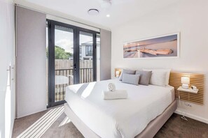 5 bedrooms, desk, iron/ironing board, WiFi - Yallingup Lagoon Beach House A Spectacular Getaway (Yallingup)