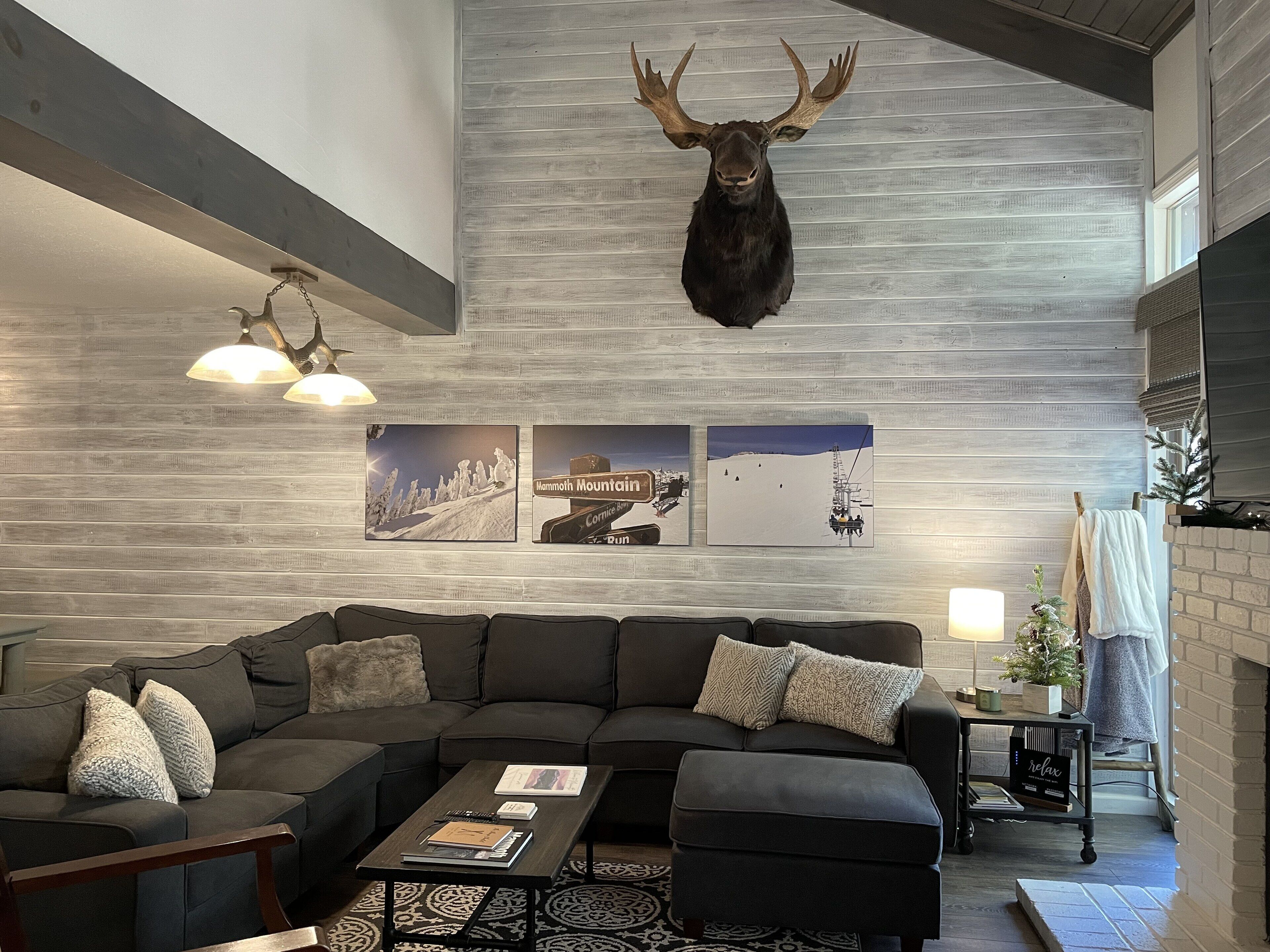 Steps to Canyon Lodge ~  Cozy and comfy Chamonix townhome 