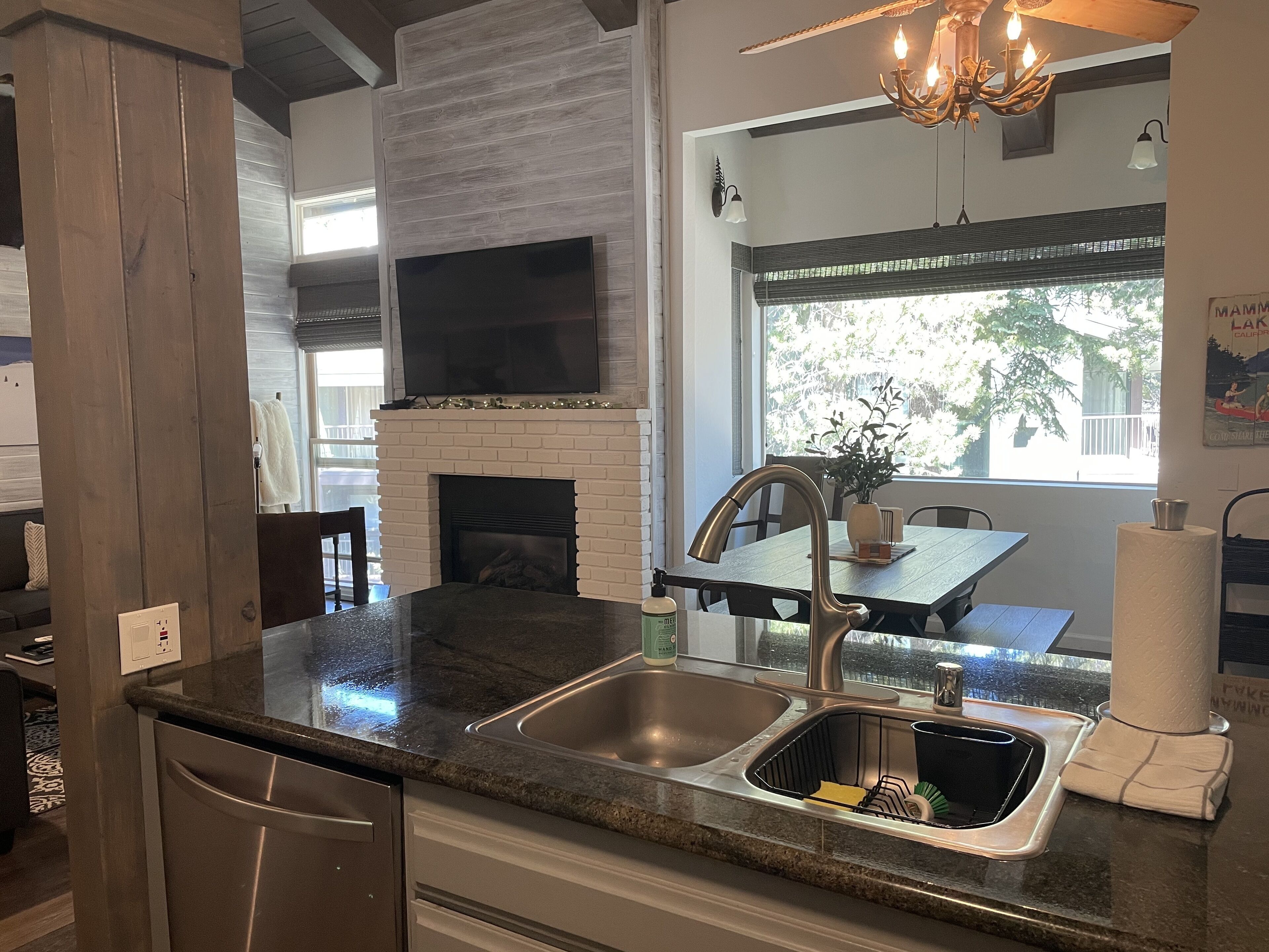 Steps to Canyon Lodge ~  Cozy and comfy Chamonix townhome 